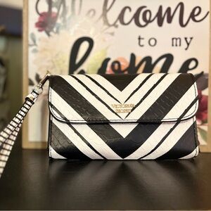 Victoria's Secret Chevron Black and White Clutch or wallet like new!